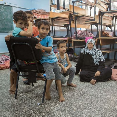 Mehr als 24.500 Menschen mussten bereits ihre Häuser verlassen. Sie suchen Schutz in Schulen, die von den Vereinten Nationen betreut werden, oder bei Verwandten. (Foto: Alison Baskerville)