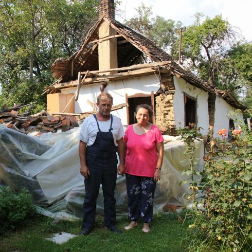 Unzählige Familien so wie hier in Serbien verloren ihre Häuser und ihr gesamtes Hab und Gut in den Fluten. (Foto: CARE/Ninja Taprogge)